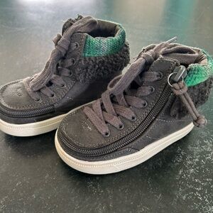 Billy’s kids size 5 Black and Green High-Top Shoes, zip to open